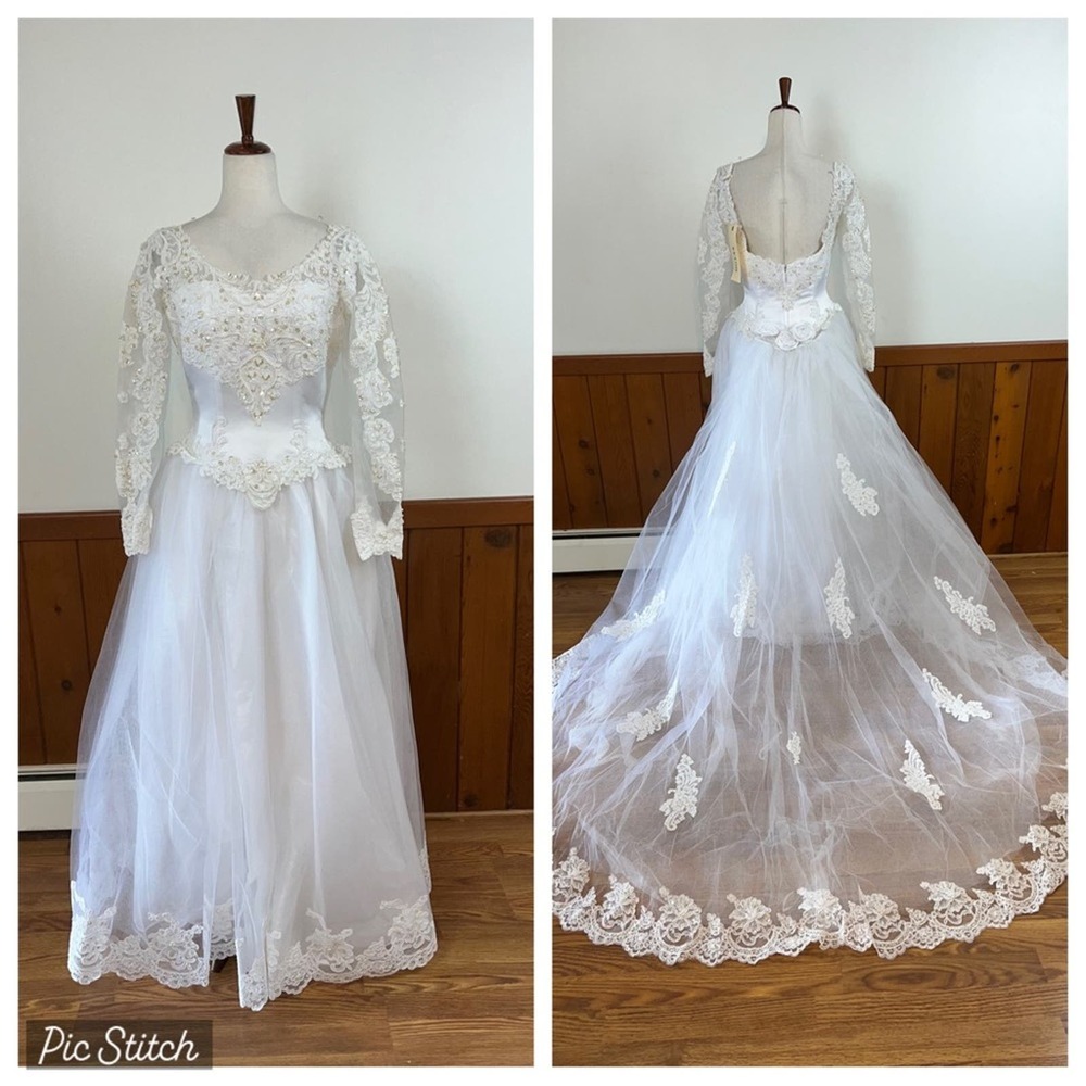 White Lace Long Sleeve Wedding Dress with Tulle Train